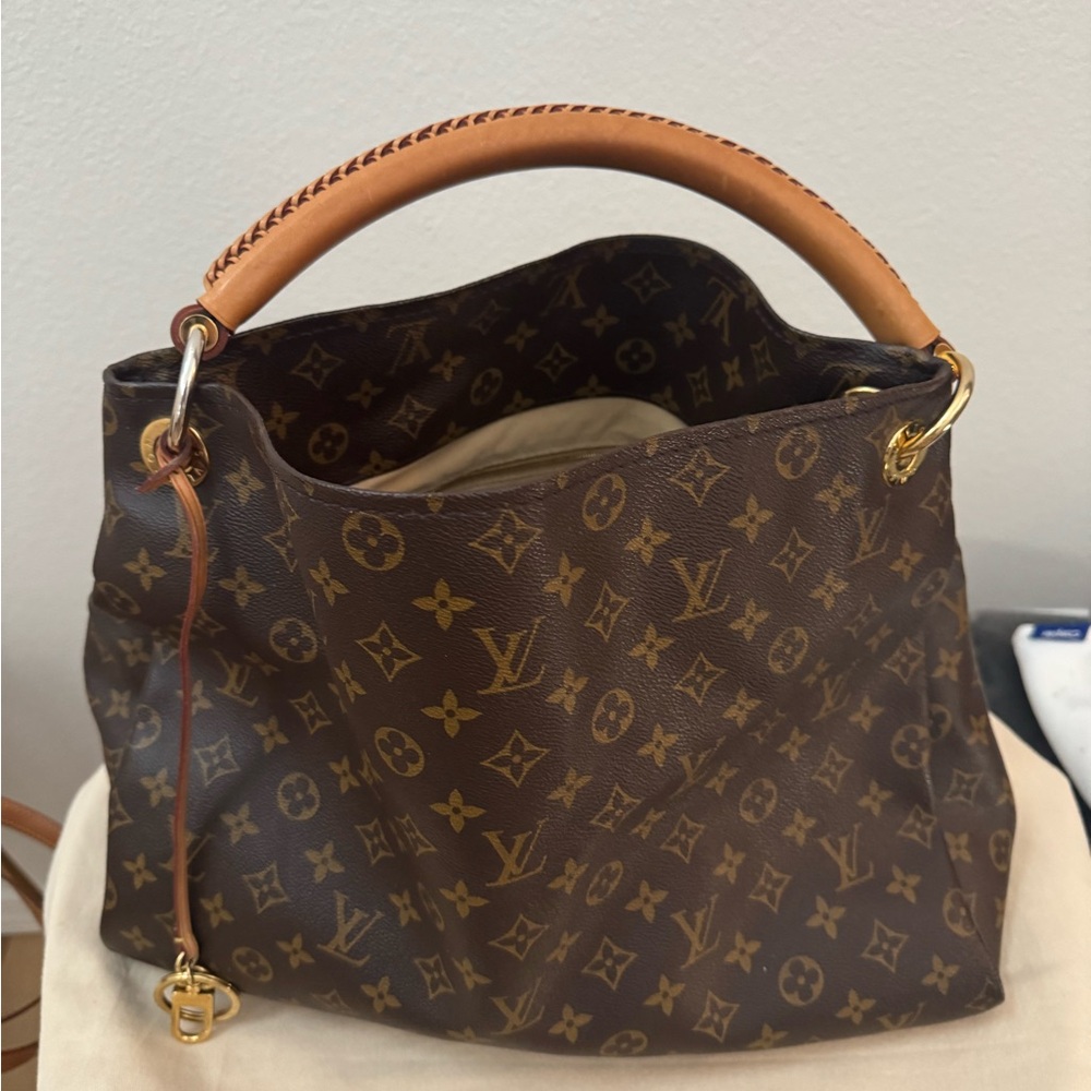 Louis Vuitton Hobo Bag in Brown Monogram